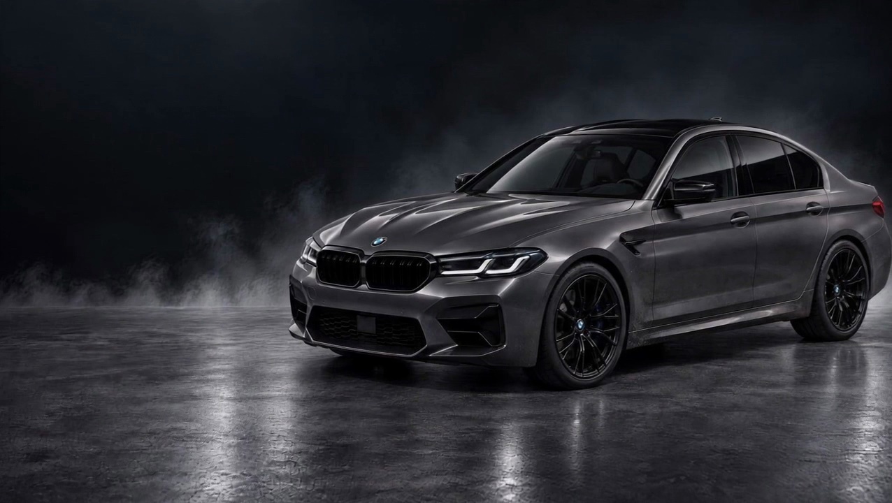 Серый BMW в студии детейлинга